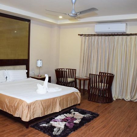 Hotel Grand Palace Jorhāt Dış mekan fotoğraf