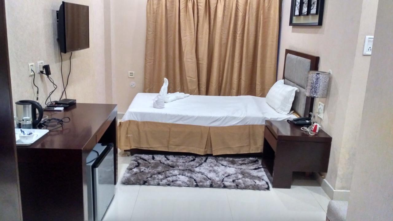 Hotel Grand Palace Jorhāt Dış mekan fotoğraf