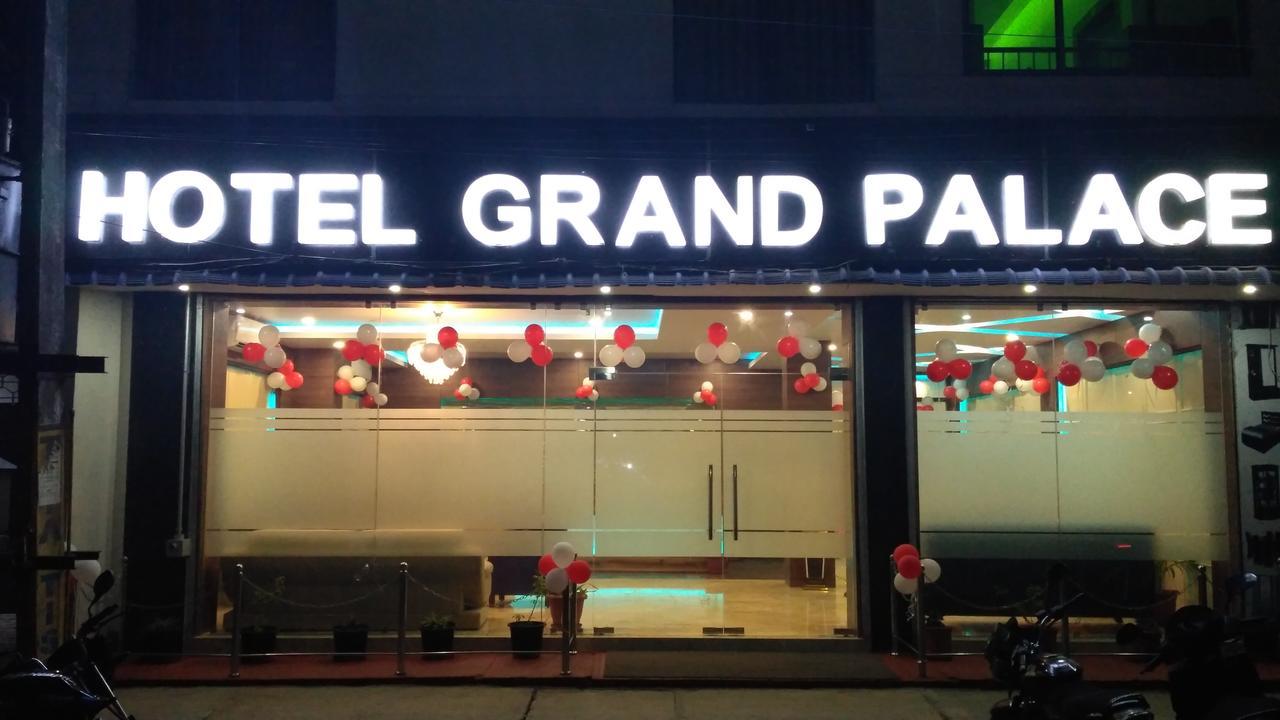 Hotel Grand Palace Jorhāt Dış mekan fotoğraf