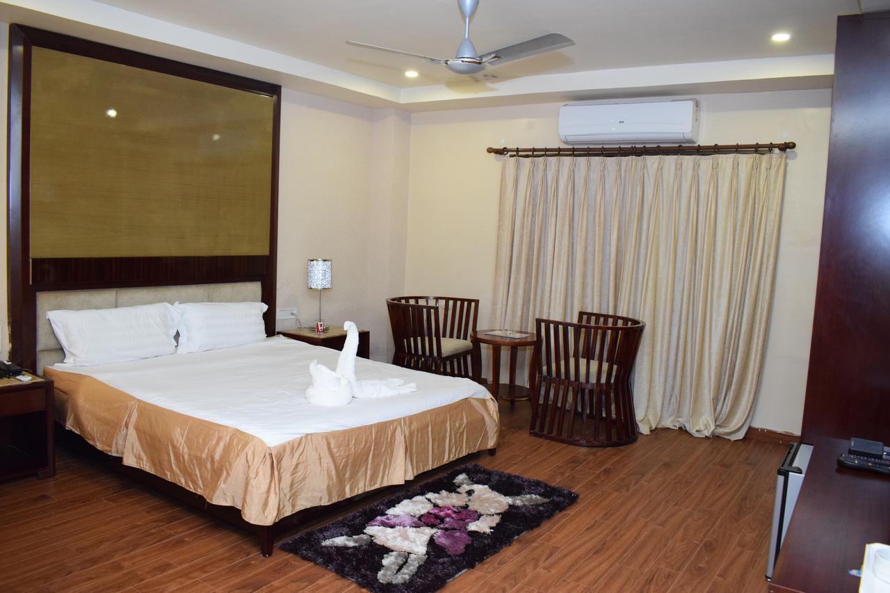 Hotel Grand Palace Jorhāt Dış mekan fotoğraf