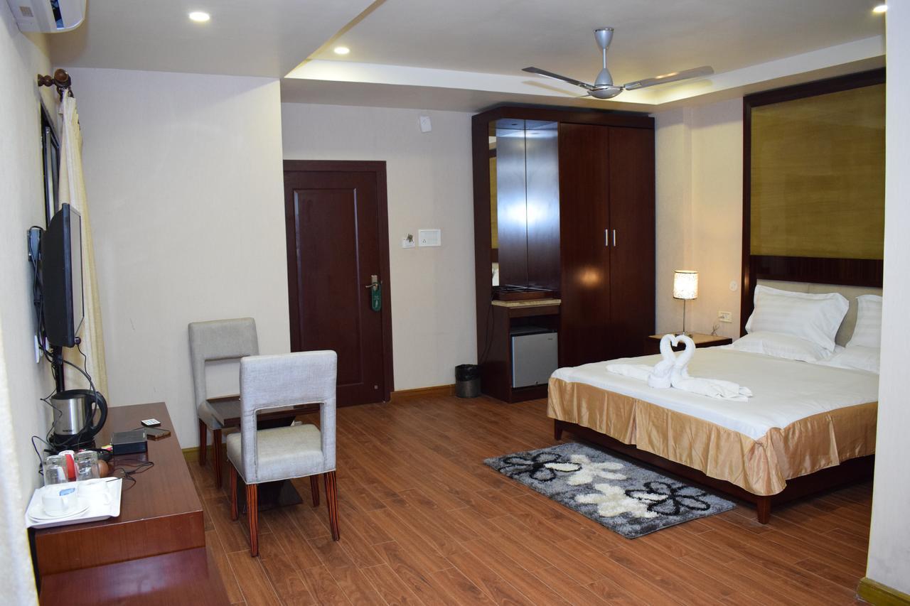 Hotel Grand Palace Jorhāt Dış mekan fotoğraf