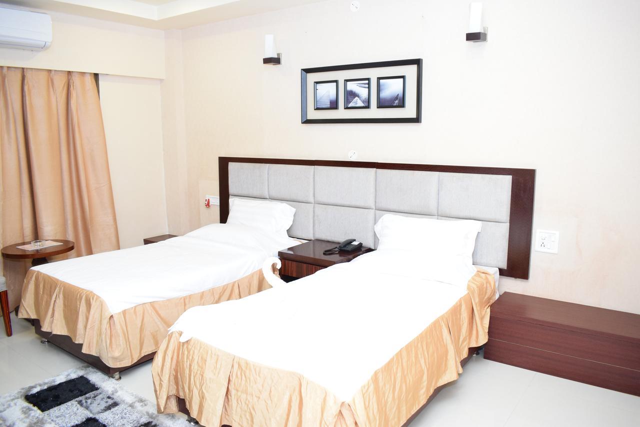 Hotel Grand Palace Jorhāt Dış mekan fotoğraf
