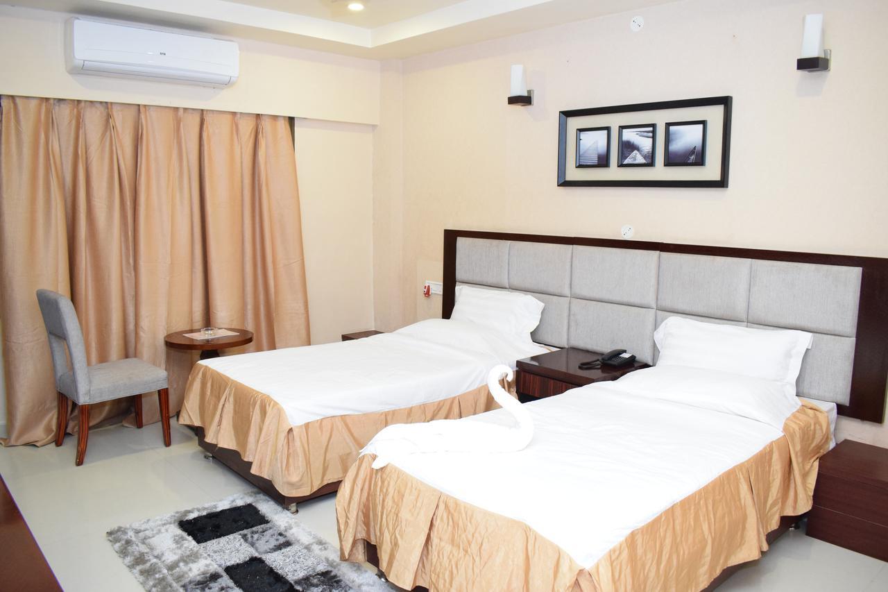 Hotel Grand Palace Jorhāt Dış mekan fotoğraf