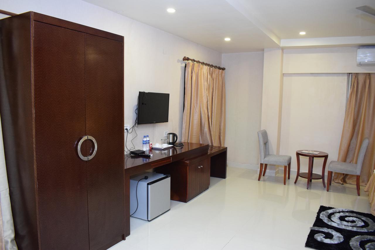 Hotel Grand Palace Jorhāt Dış mekan fotoğraf