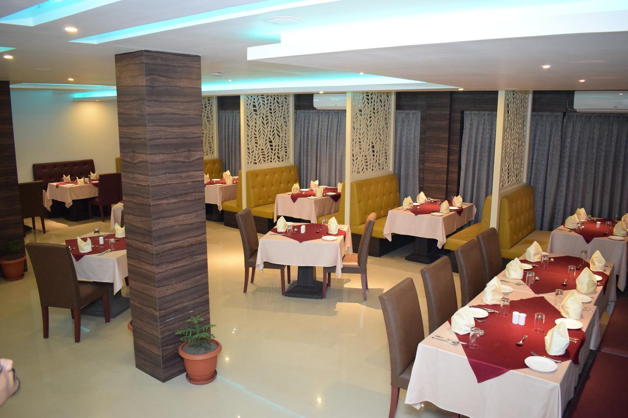 Hotel Grand Palace Jorhāt Dış mekan fotoğraf