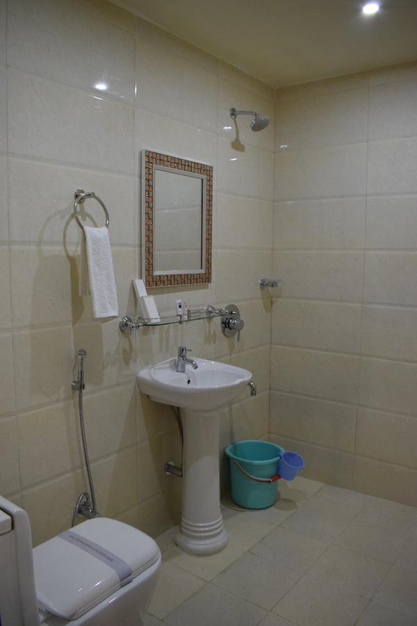 Hotel Grand Palace Jorhāt Dış mekan fotoğraf